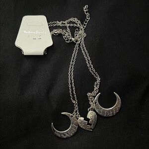 Fashion Jewelry Silver Crescent and Heart Necklace Set